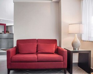 Lobby - Comfort Inn Orillia (Orillia)