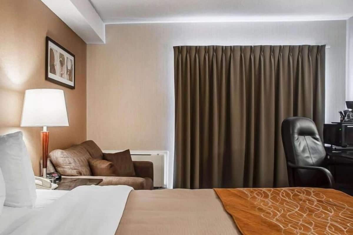 Premium bedding, pillowtop beds, desk, blackout drapes