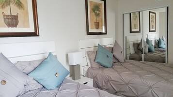 Condo luxo, 2 quartos, para não fumantes | Roupas de cama premium, cofres nos quartos, cortinas blackout