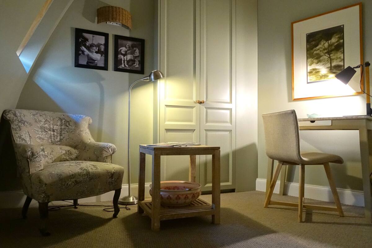 Premium bedding, minibar, in-room safe, desk