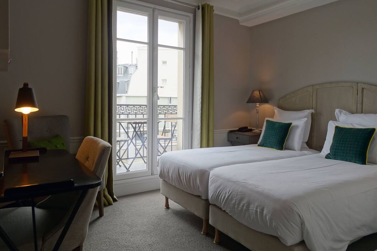 Premium bedding, minibar, in-room safe, desk