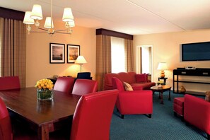 Suite, 1 King Bed | Premium bedding, pillow-top beds, in-room safe, desk