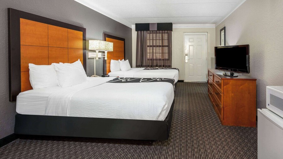 Super 8 by Wyndham The Woodlands North