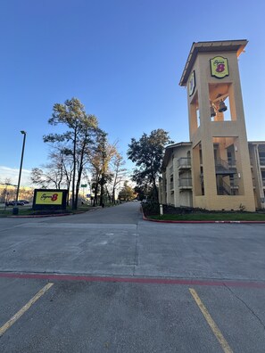 Exterior - Super 8 by Wyndham The Woodlands North (Shenandoah)