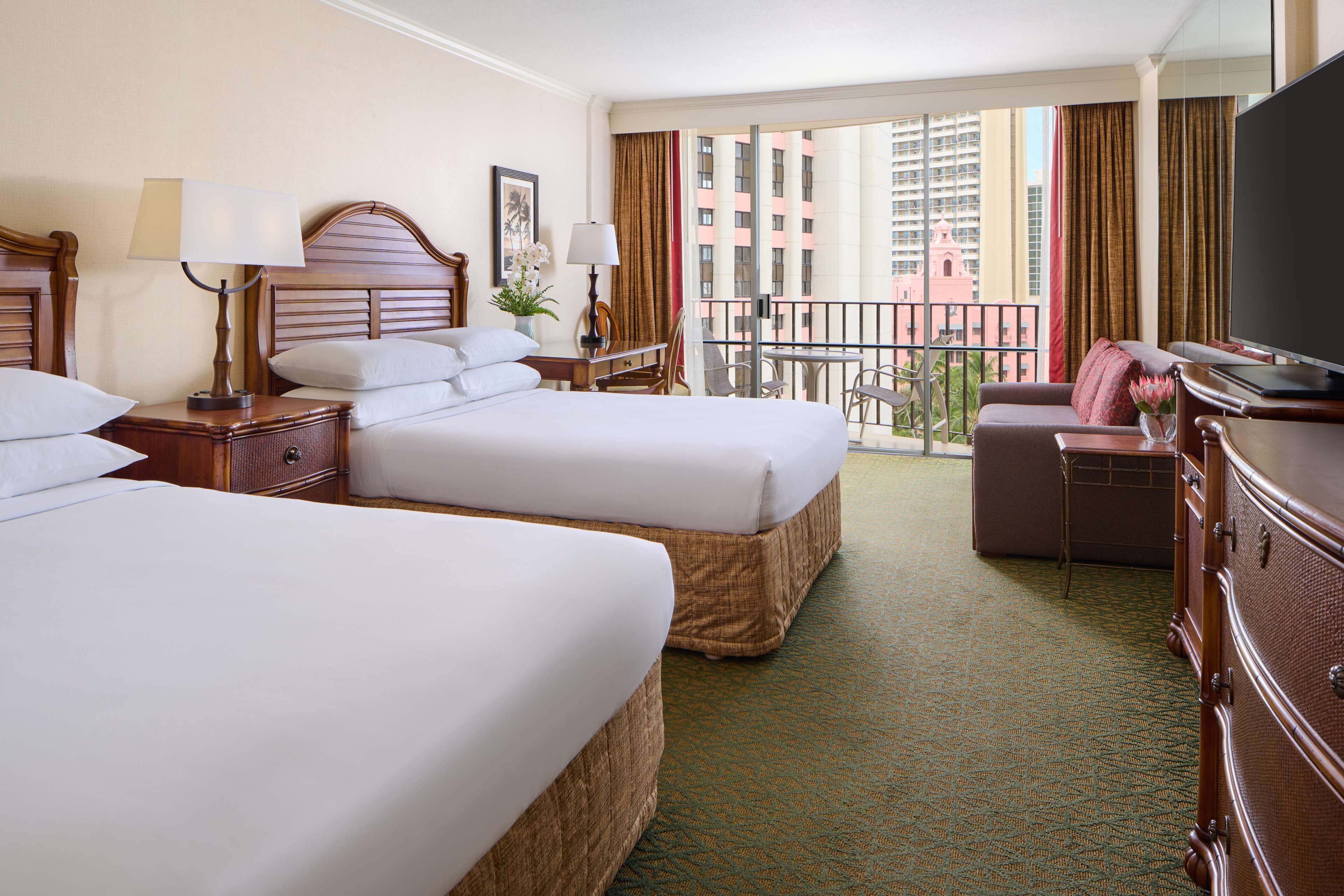 Premium bedding, in-room safe, desk, blackout drapes