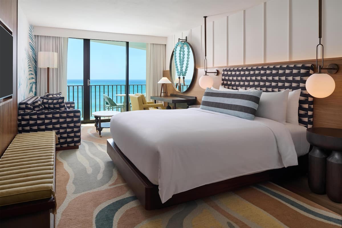 Premium bedding, in-room safe, desk, blackout drapes