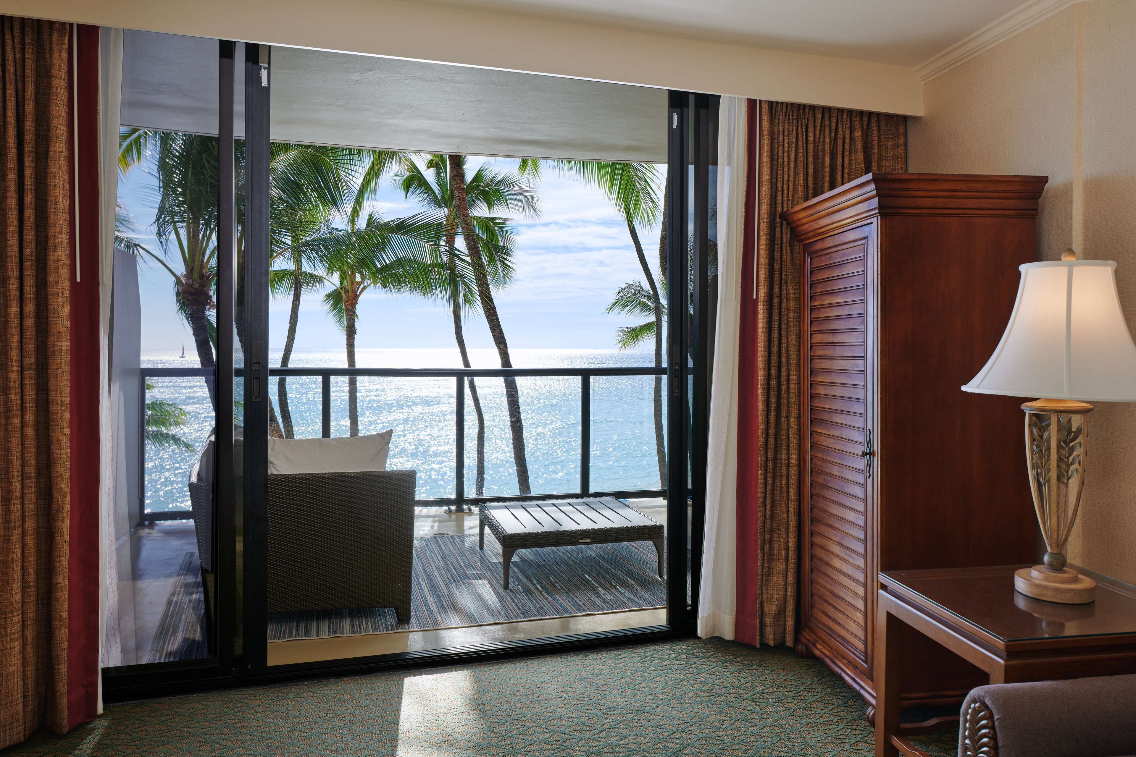 Premium bedding, in-room safe, desk, blackout drapes