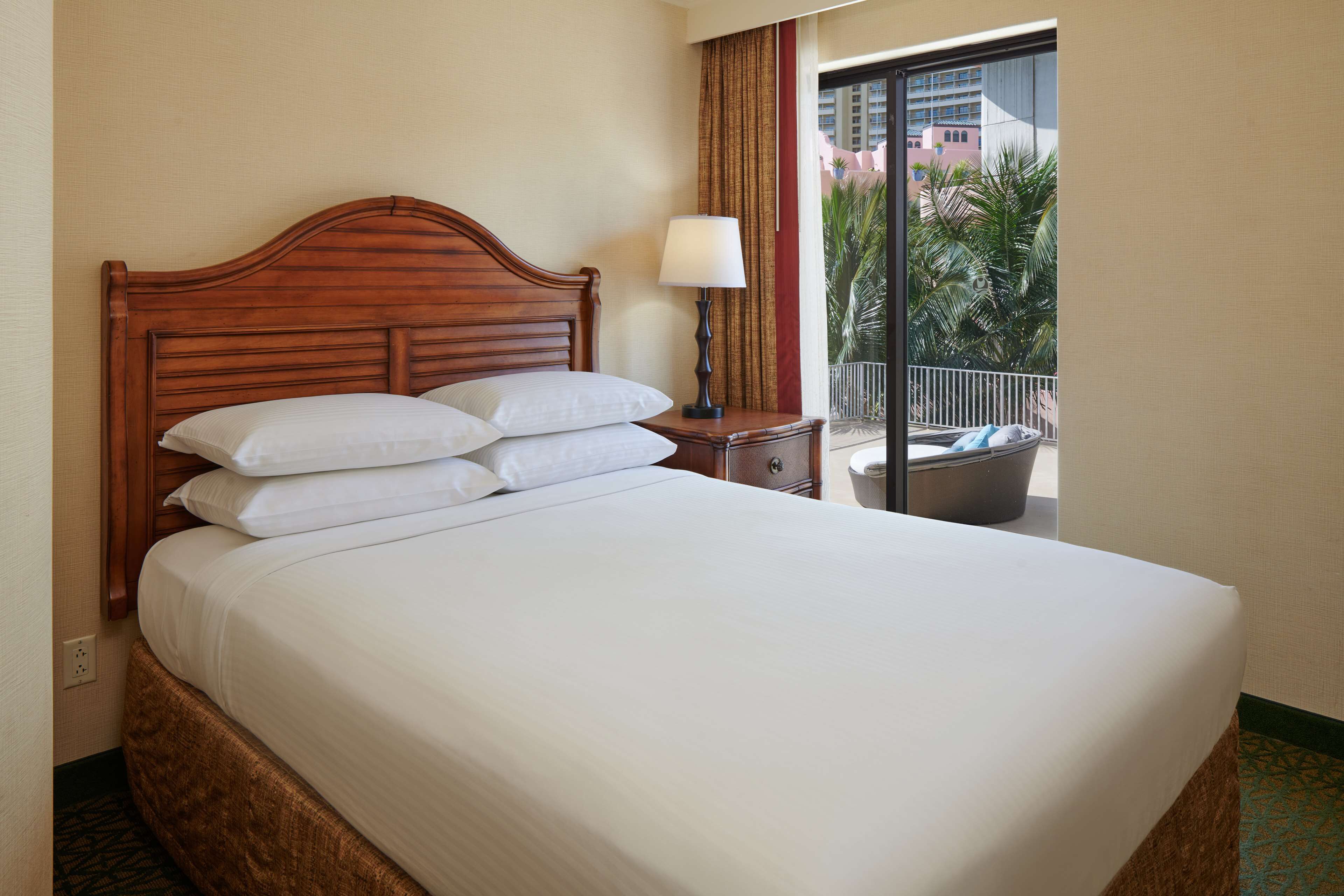 Premium bedding, in-room safe, desk, blackout curtains