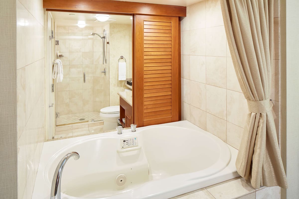 room, 1 king bed, jetted tub, oceanfront (with spa tub) | bathroom | combined shower/bathtub, eco-friendly toiletries, hair dryer, bathrobes