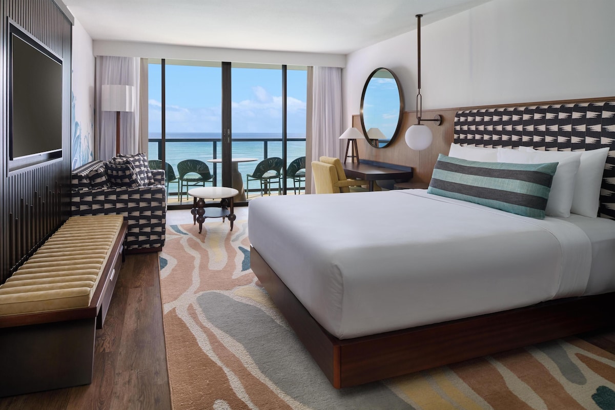 Club Room, 1 King Bed, Oceanfront | Premium bedding, in-room safe, desk, blackout curtains