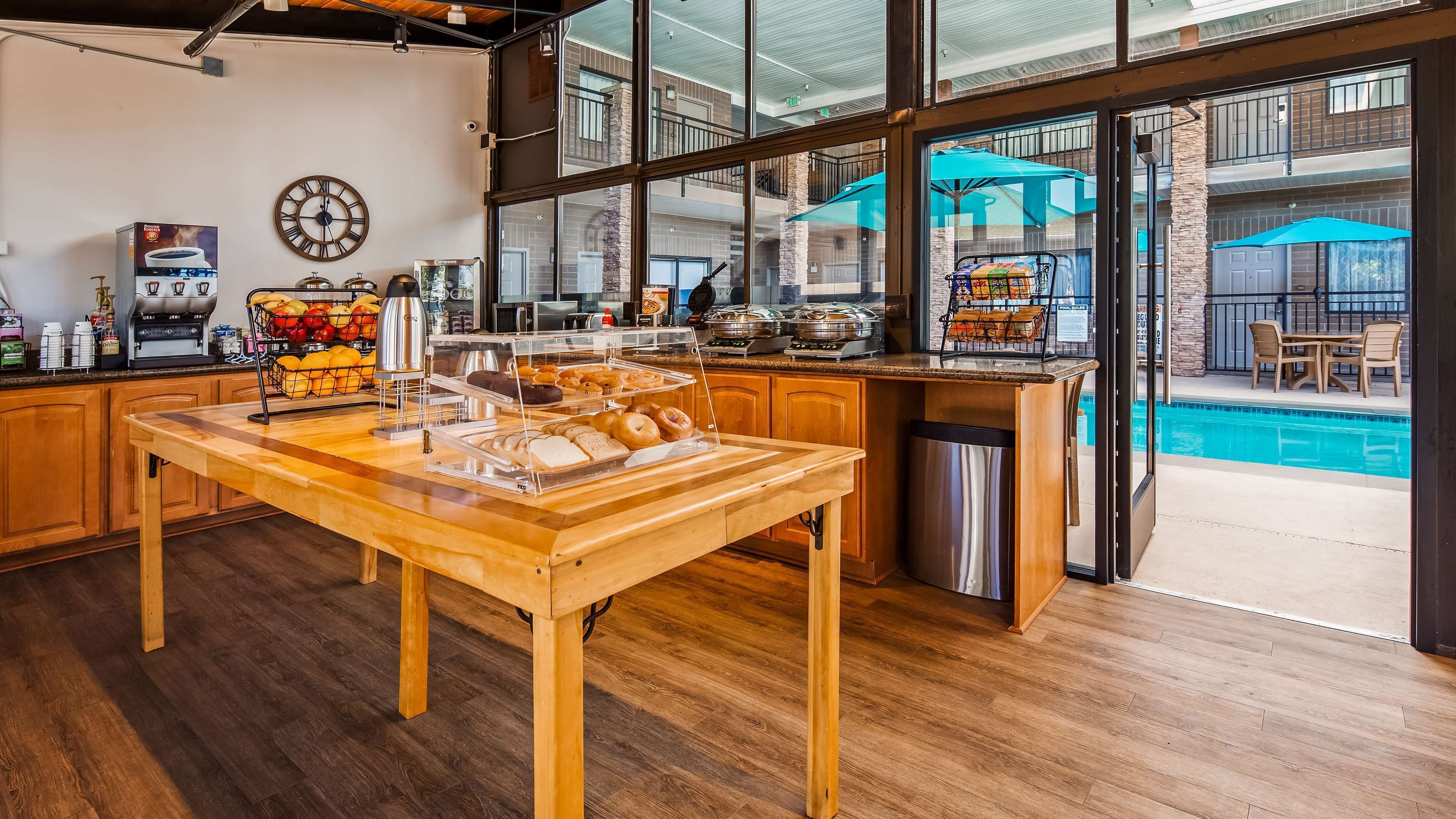 free daily continental breakfast