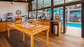 Café da manhã continental grátis todos os dias