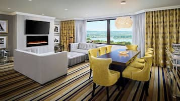 Executive Suite, 1 King Bed with Sofa bed | Premium bedding, in-room safe, desk, blackout curtains