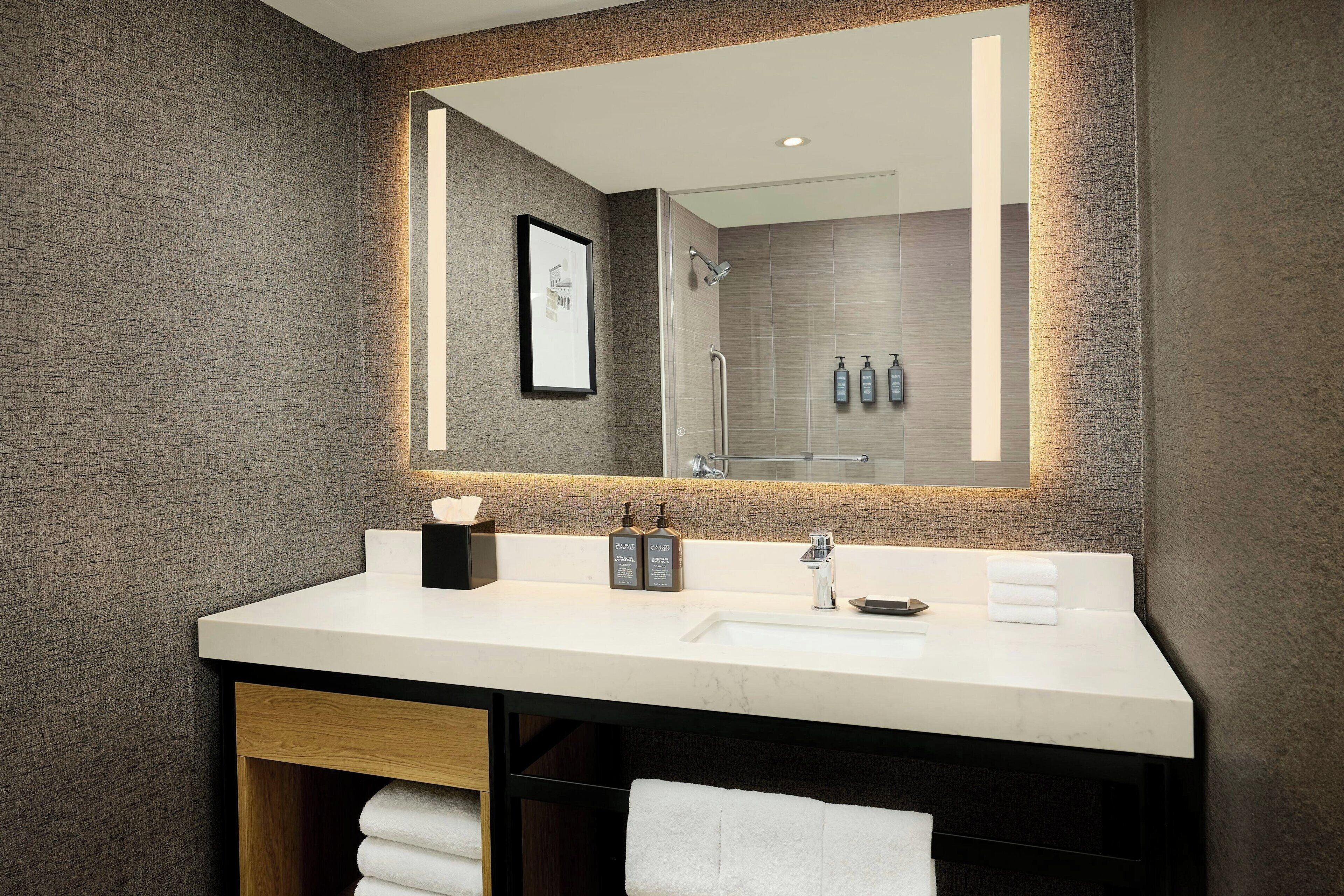 combined shower/bathtub, free toiletries, hair dryer, towels