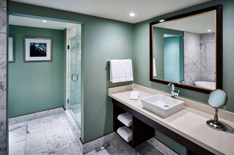 Sheraton Hamilton Hotel - Image 45