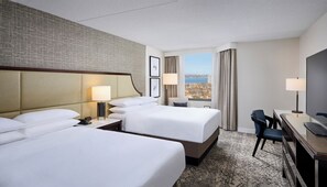 Luxe beddengoed, een kluis op de kamer, een bureau