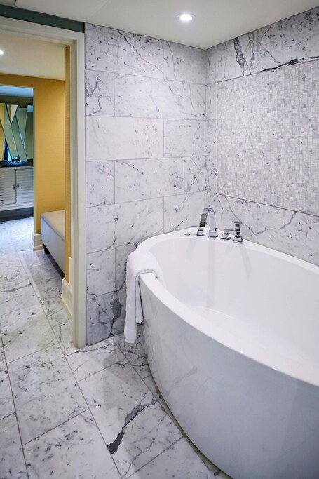 Sheraton Hamilton Hotel - Image 47