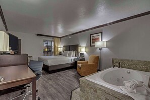 Executive Room, 1 King Bed, Non Smoking | Premium bedding, individually decorated, individually furnished, desk