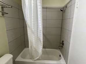 花灑/浴缸組合、免費梳洗用品、風筒、提供毛巾