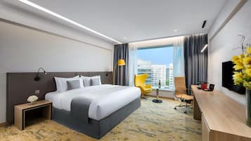 Premier King Room | Minibar, in-room safe, desk, blackout drapes