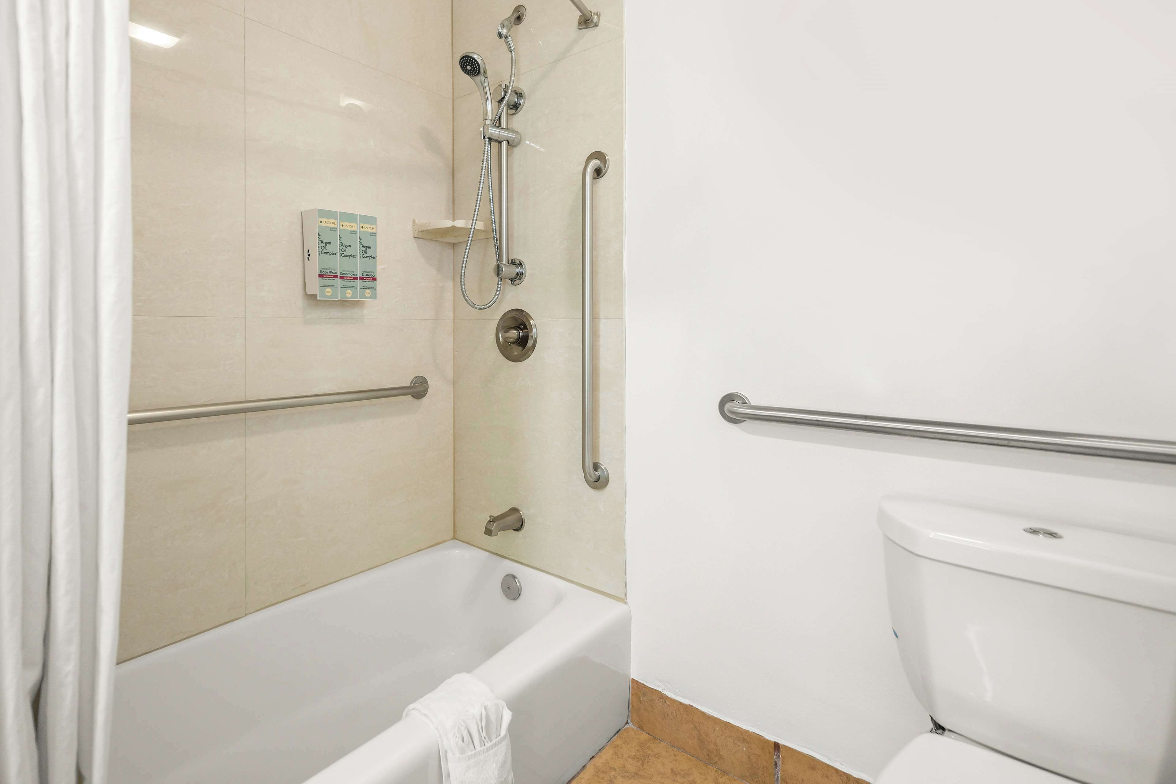 combined shower/bathtub, free toiletries, hair dryer, towels