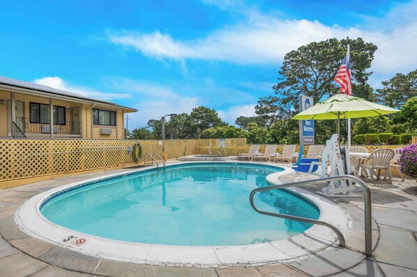 Outdoor pool, open 10:00 AM to 10:00 PM, sun loungers