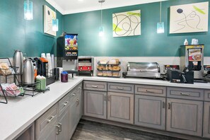 Free daily on-the-go breakfast - Best Western Park Crest Inn (Monterey)