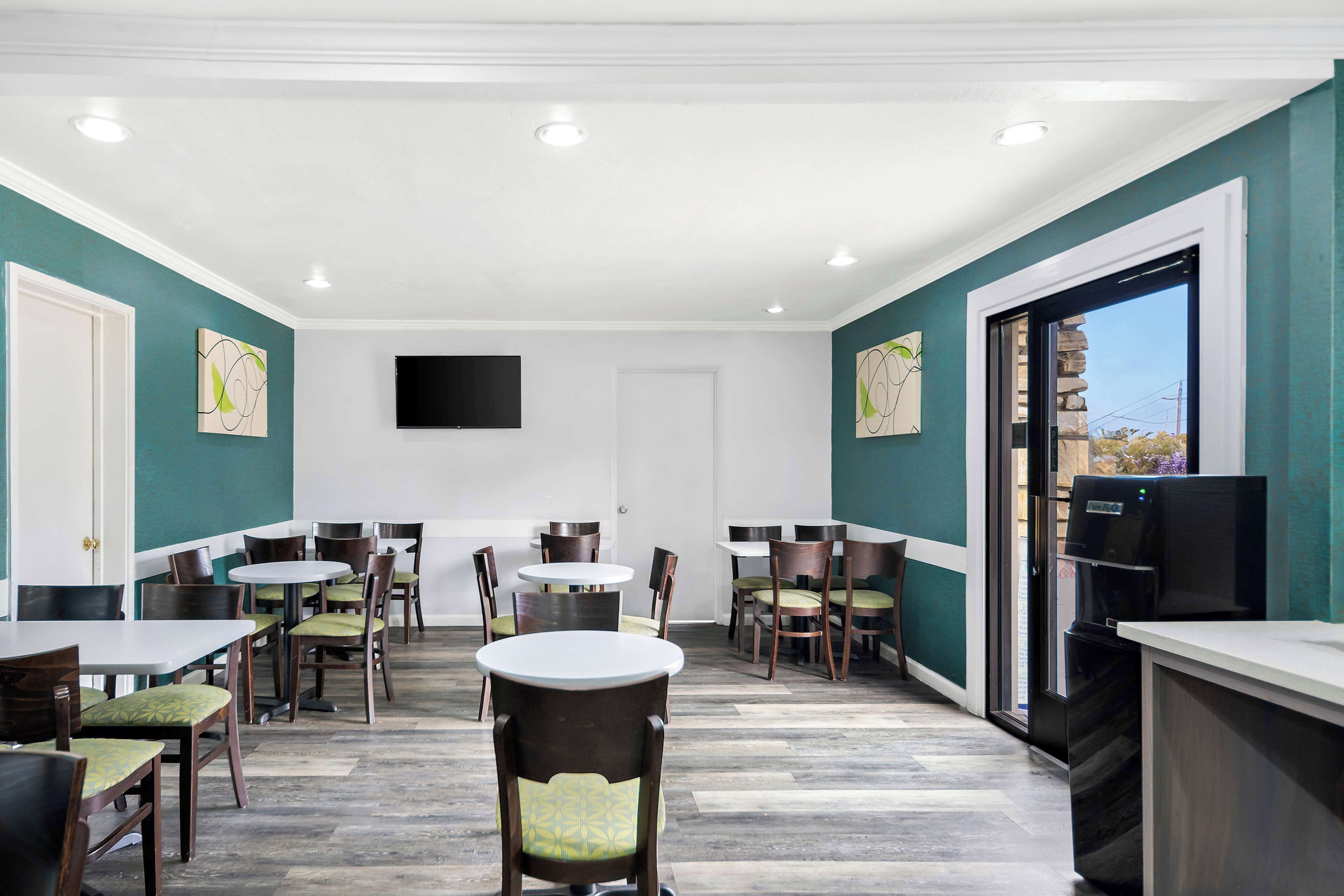 free daily on-the-go breakfast