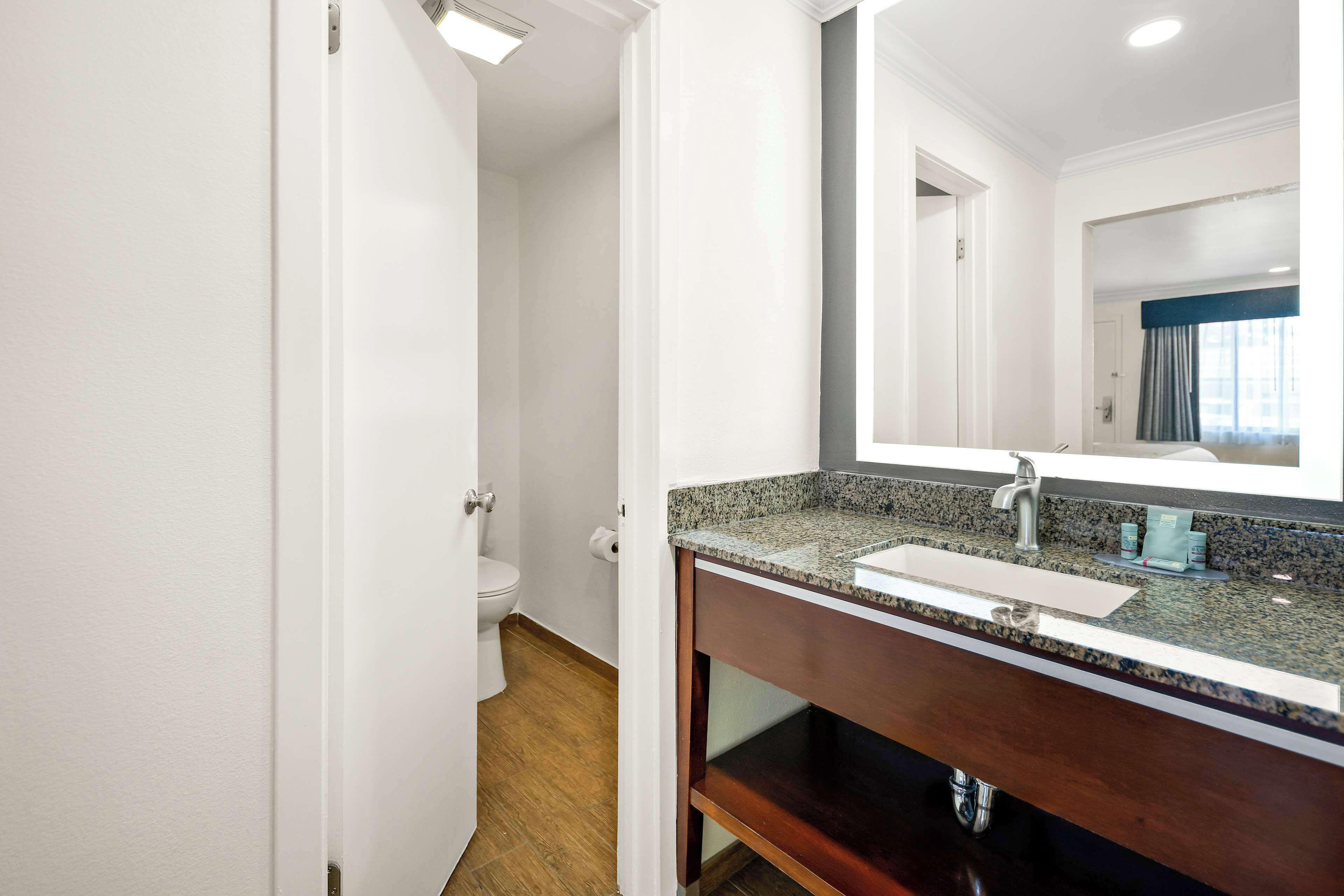 combined shower/bathtub, free toiletries, hair dryer, towels