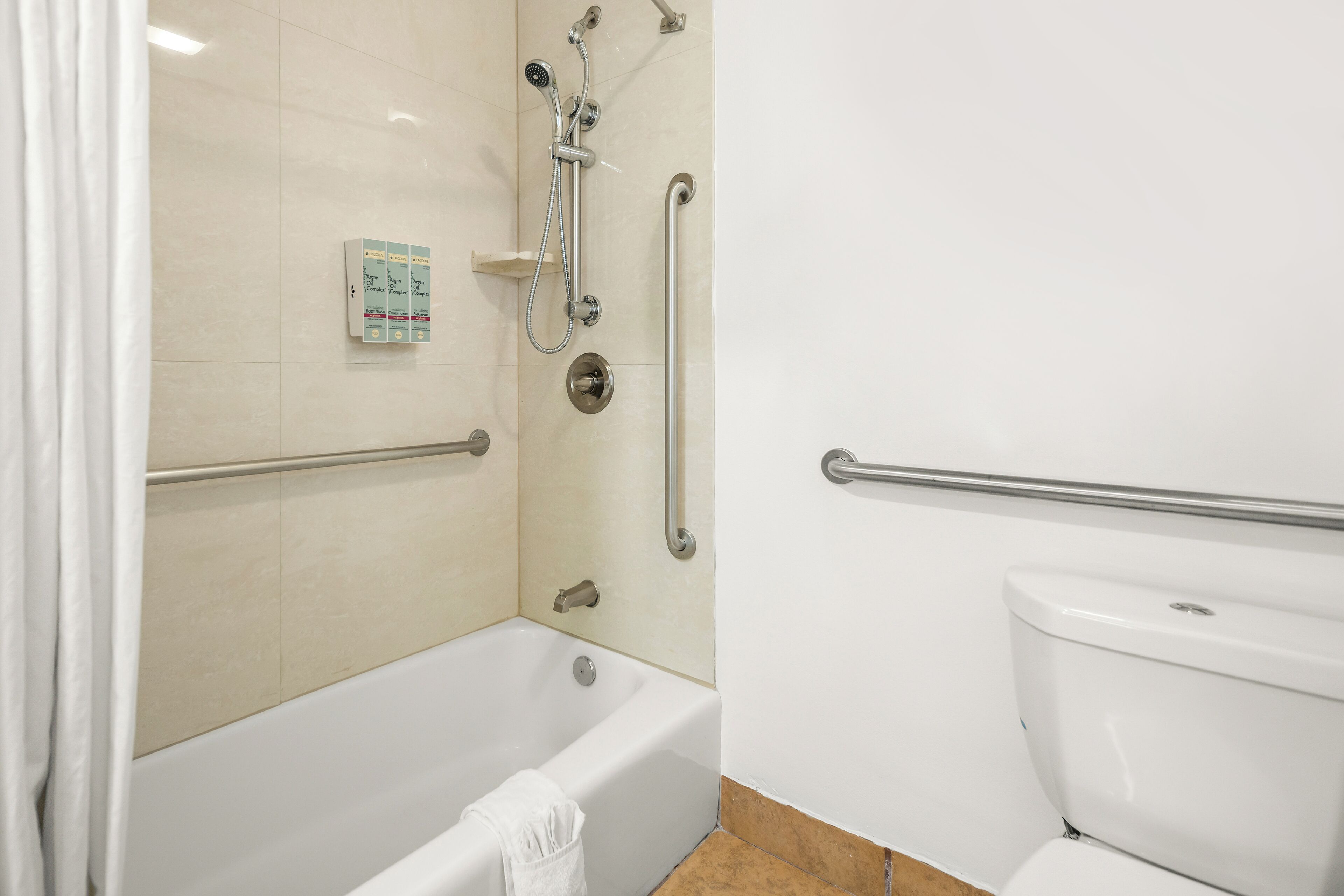 Habitació estàndard, 2 llits de matrimoni, accessible, banyera | Bany