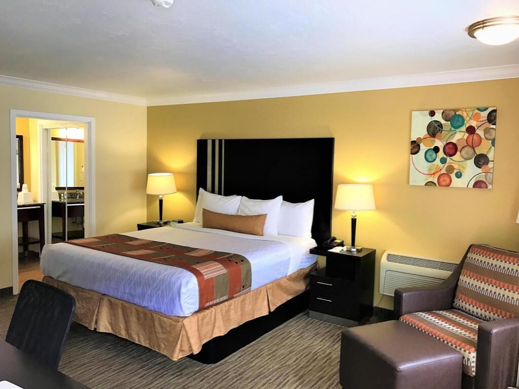 Pillowtop beds, individually decorated, individually furnished, desk