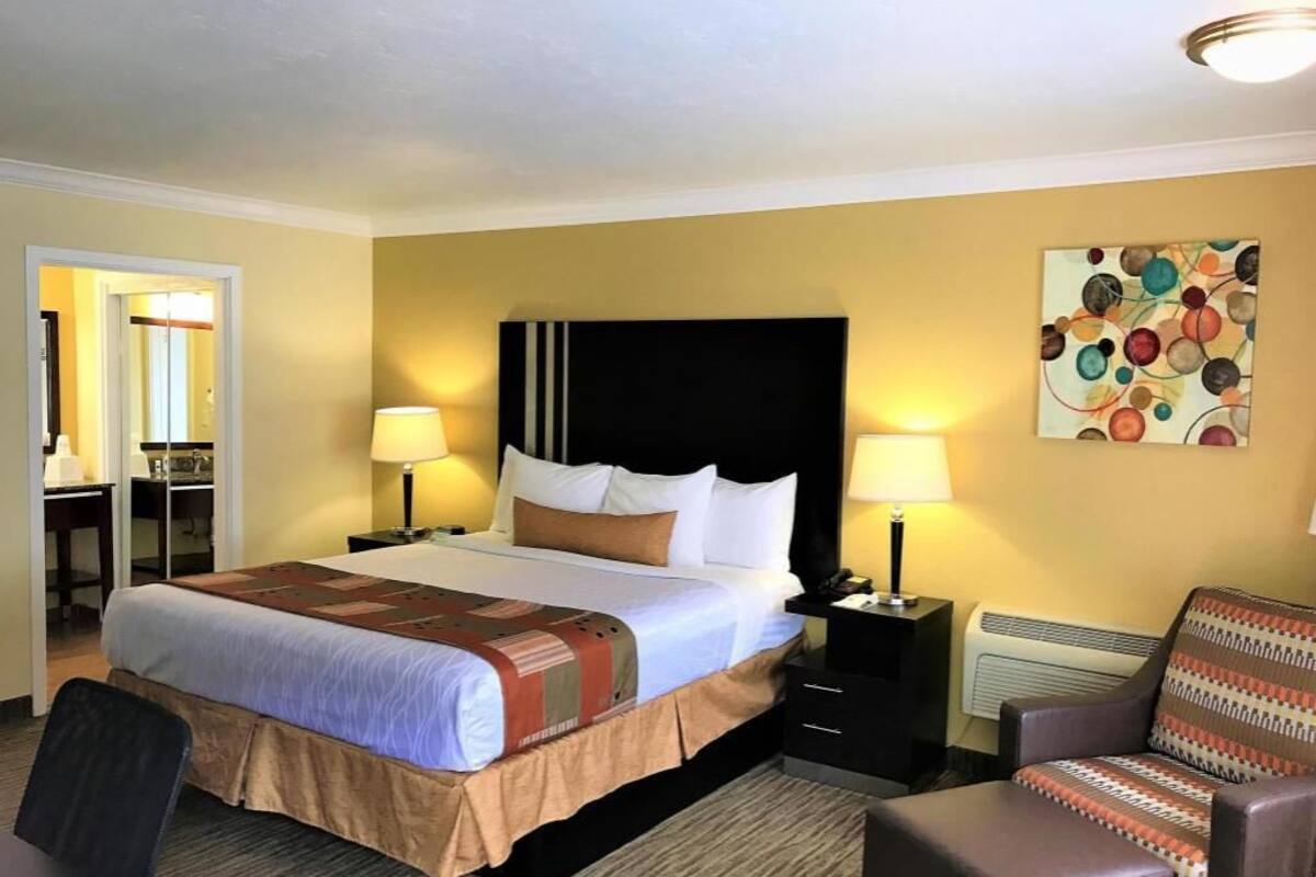 Pillowtop beds, individually decorated, individually furnished, desk