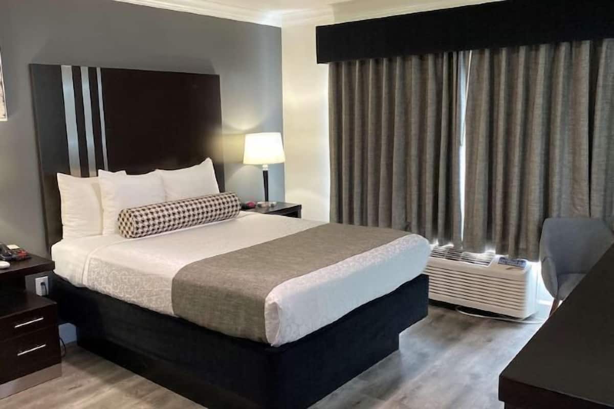 Pillow-top beds, individually decorated, individually furnished, desk