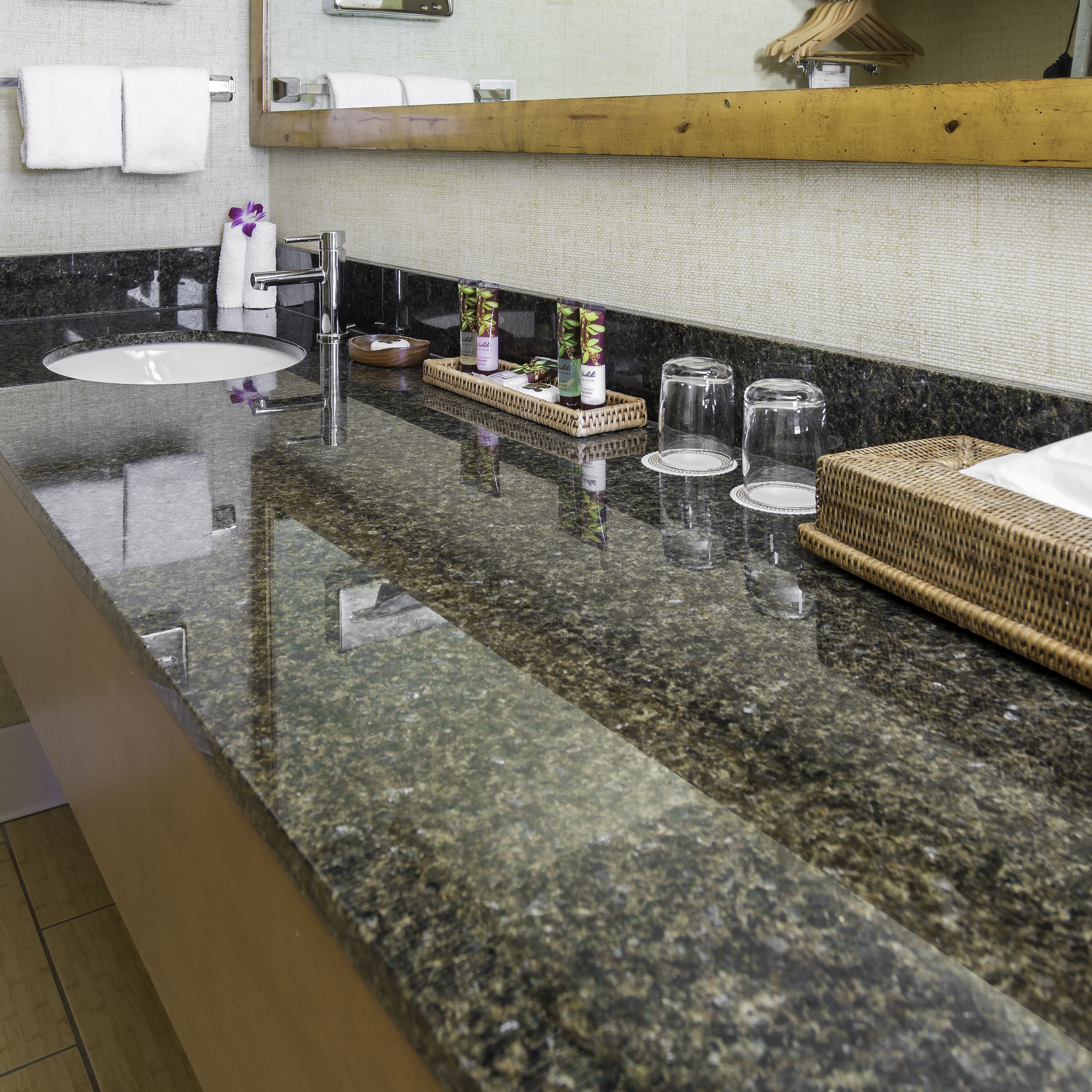 combined shower/bathtub, eco-friendly toiletries, hair dryer, towels