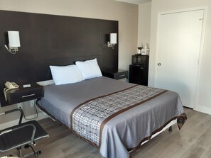 Tabla de planchar con plancha, wifi gratis, ropa de cama