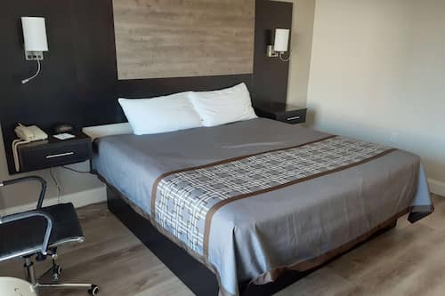 Standard Room, 1 King Bed | Iron/ironing board, free WiFi, bed sheets