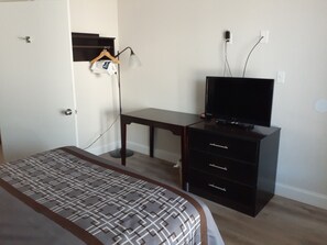 Room, 1 Queen Bed, Accessible, Non Smoking | Room amenity - Travelodge by Wyndham Virginia Beach Bay Beach (Virginia Beach)