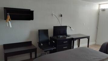 Habitación estándar, 2 camas Queen size | Televisión