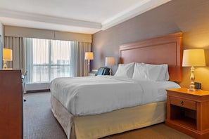 Chambre Standard, 1 très grand lit, réfrigérateur, vue fleuve | Draps italiens Frette, literie de qualité supérieure