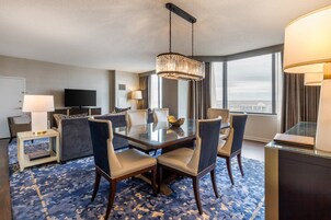 Presidential Suite, 1 Bedroom, 2 Bathrooms | Dining room