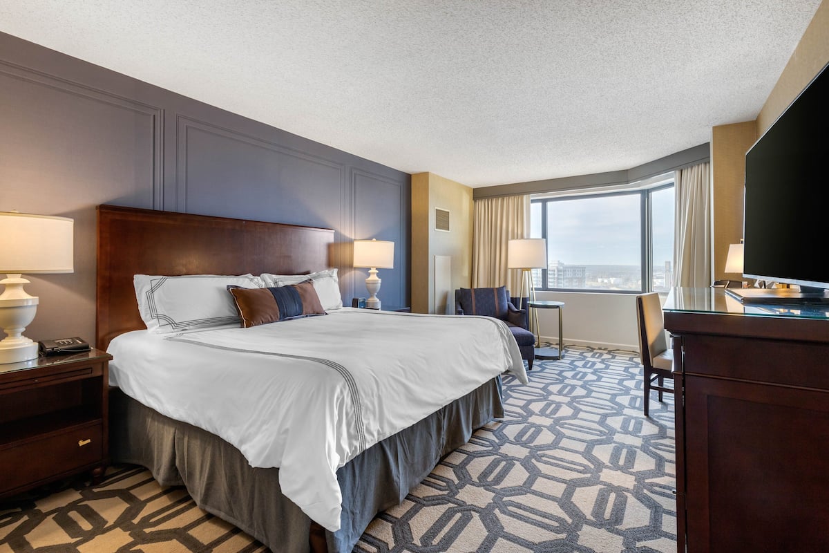1 bedroom, premium bedding, down comforters, pillowtop beds