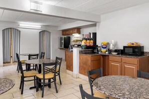 Free daily continental breakfast  - Days Inn by Wyndham Hagerstown I-70 (Hagerstown)