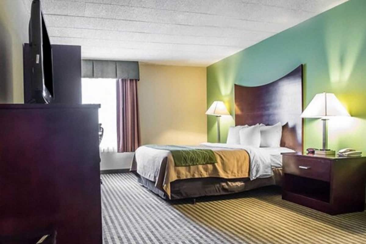 Zimmer, 1 Queen-Bett, barrierefrei, Nichtraucher | Zimmersafe, Schreibtisch, Verdunkelungsvorhänge, Bügeleisen/Bügelbrett