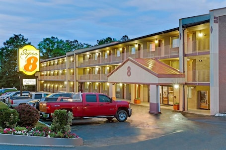 Exterior. Super 8 by Wyndham Laurel