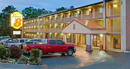 Super 8 by Wyndham Laurel