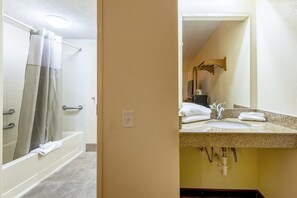 Hair dryer, towels - Motel 6 Grove City, OH (Grove City)