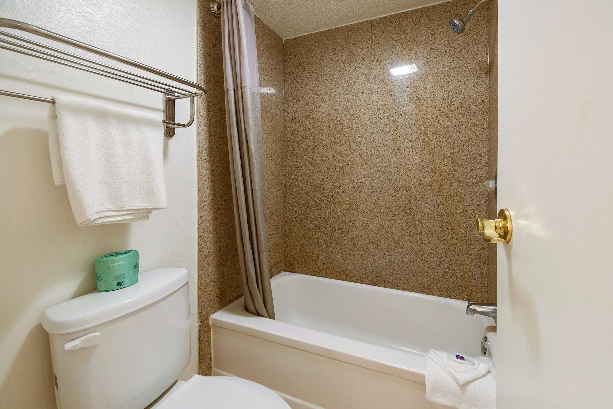 Desk, laptop workspace, free WiFi, bed sheets