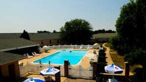 Outdoor pool - The Inn at Reading Hotel and Conference Center (Wyomissing)