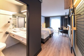 Habitación estándar | Ropa de cama hipoalergénica, minibar y escritorio 