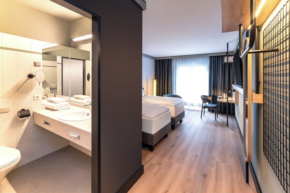 Standard Room | Hypo-allergenic bedding, minibar, desk, laptop workspace - Radisson Hotel Düsseldorf City Center (Dusseldorf)